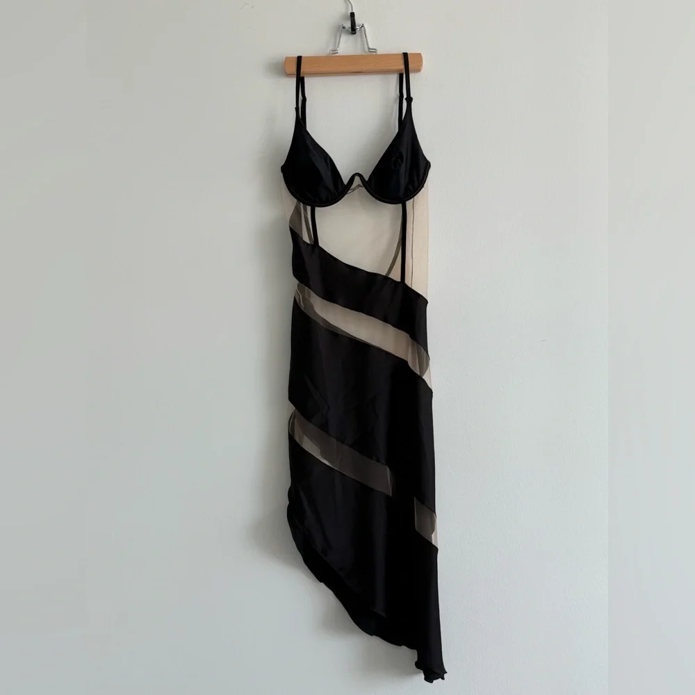 God Saves Queens Scarlett Dress - Picture 2 of 10